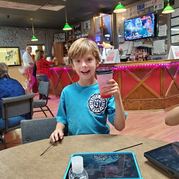 Meet your Posher, Lora - Picture 4 of 4